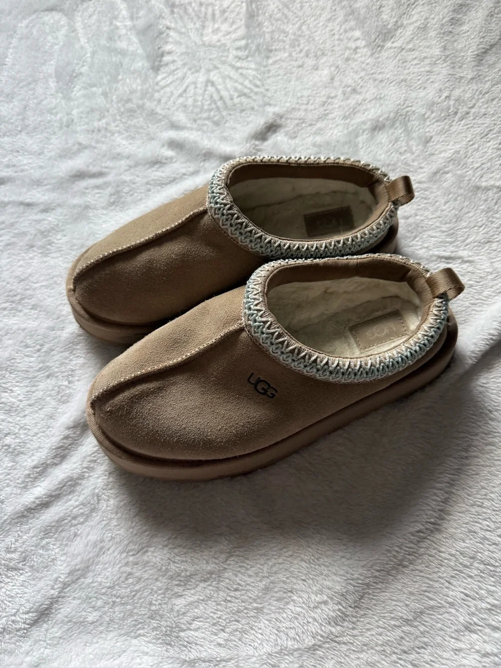 UGG Kids Slip-On Slippers in Chestnut/Tan with Shearling Trim
